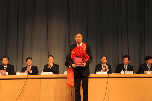 新和成在縣經(jīng)濟(jì)工作會議上獲多項榮譽.JPG